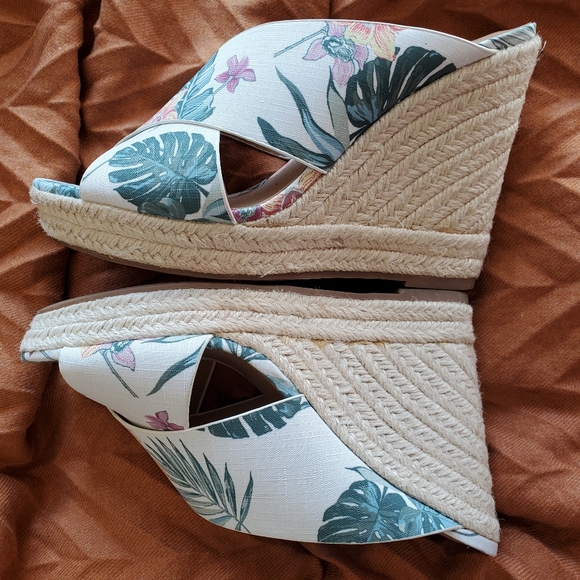 Call It Spring Floral Wedges - Picture 4 of 10